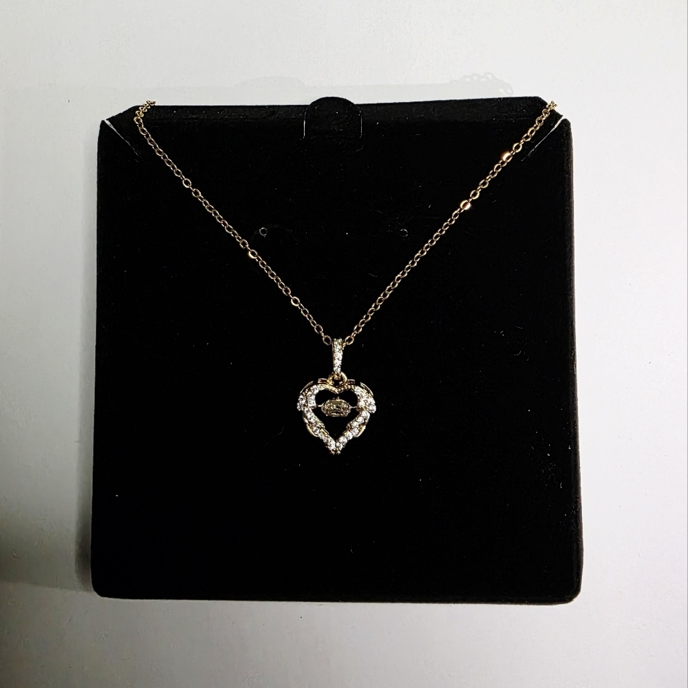 N0033 Elegant Gold Heart Pendant Necklace